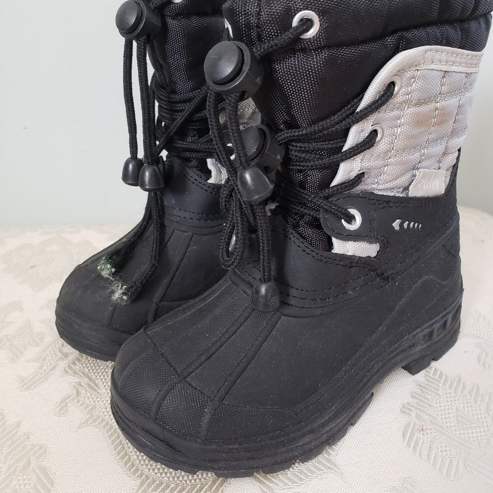 Zula kids snow boot size 9